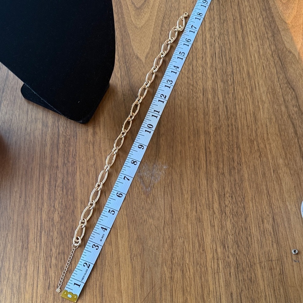 NWOT Gold Colored Link Necklace - Picture 2 of 5